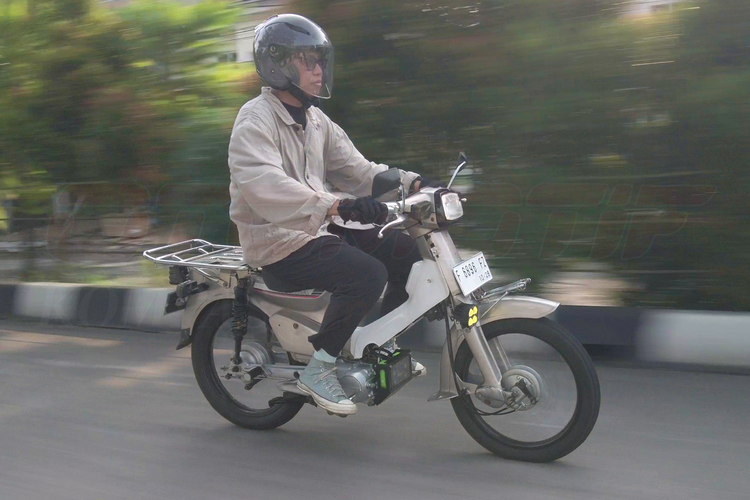 Tics EV, motor, Honda, Honda C700, Jajal Honda C700 Listrik, Bebek Listrik yang Masih Punya Gigi, Tetap Klasik Tanpa Ubah Rangka, Sensasi Berkendara: Ada "Engine Brake", Spesifikasi dan Performa, Biaya dan Catatan