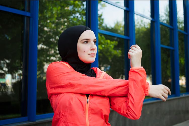 outfit olahraga hijab, outfit olahraga hijab modis, 20 Outfit Olahraga Hijab Modis untuk Jogging, Gym, dan Outdoor, Tips Memilih Outfit Olahraga Hijab Modis dan Nyaman, Outfit Olahraga Hijab Modis untuk Gym, Outfit Olahraga Hijab Modis untuk Outdoor, Kesalahan yang Perlu Dihindari Saat Memilih Outfit Olahraga Hijab