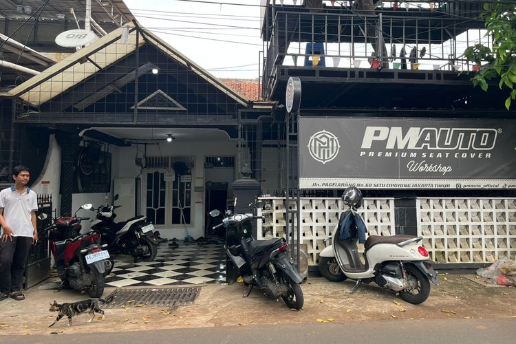 jok motor, bagasi motor, Modifikasi Jok Motor, PM Auto, bobok fiber, Motor Terasa Tinggi, Teknik Bobok Fiber Bisa Turunkan Jok hingga 3 Cm
