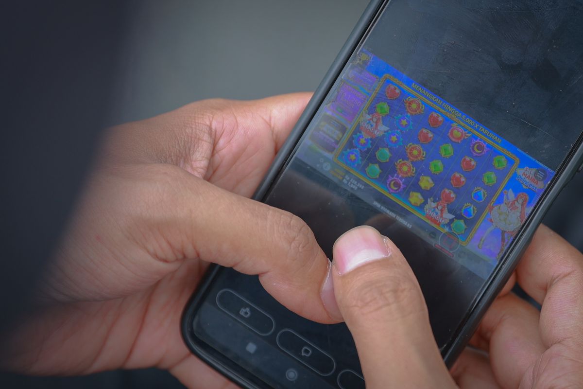 Kulon Progo, pinjol, judol, siswa terjerat judol, siswa terjerat pinjol, siswa terjerat judol bolos sekolah, Siswa SMP di Kulon Progo Terjerat Judol dan Pinjol, Berawal dari Game Online, Dari Game Online ke Judi Online, Upaya Pemerintah: Pendampingan dan Pemulihan, Diduga Fenomena Gunung Es, Dinsos: Lingkungan Aman, Keluarga Harus Terlibat