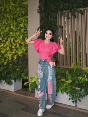 Ayu Ting Ting, Nagita Slavina, Syifa Hadju, BLACKPINK, Aaliyah Massaid, konser Blackpink, Enzy Storia, konser blackpink jakarta, konser blackpink 2025, Gaya 13 Seleb Menonton Konser BLACKPINK di Jakarta, Aurel Pakai Baju Arsy, 1. Syahnaz Sadiqah, 2. Aaliyah Massaid, 3. Nagita Slavina, 4. Kiky Saputri, 5. Enzy Storia, 6. Ayu Ting Ting, 7. Melody Laksani, 7. Hesti Purwadinata, 8. Aurel Hermansyah &amp; Arsy Hermansyah, 9. Kesha Ratuliu, 10. Syifa Hadju, 11. Ashanty, 12. Anang Hermansyah, 13. Beby Tsabina