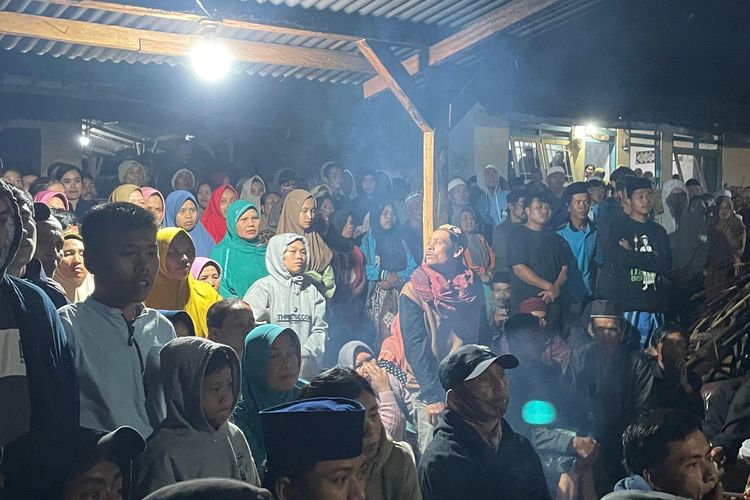 Ijen, Bondowoso, Polsek Sempol, ijen, Polsek Ijen, Polsek Ijen bondowoso, polsek sempol bondowoso, warga geruduk polsek, petani diamankan polisi, penyerbuan polsek, konflik warga Ijen, perusakan kebun kopi Ijen, Duduk Perkara Warga Geruduk Polsek Ijen Bondowoso, Berawal dari Protes Penahanan Petani, Pengamanan Diperketat, Mako Polres Dipasangi Kawat Berduri, Forkopimda Datang, Jalan Kaki 3 KM ke Desa Kaligedang, Warga Menuding Ada “Penculikan” Petani, Rentetan Kasus Perusakan Kopi di Ijen, Situasi Berangsur Kondusif