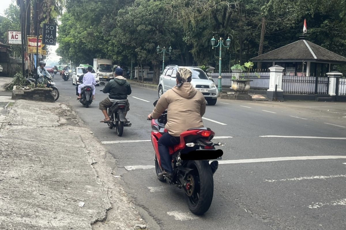 melawan arus, kecelakaan fatal, Melawan arus, keselamatan berkendara, edukasi lalu lintas, Mengapa Melawan Arus Berisiko Tinggi untuk Pengendara Motor