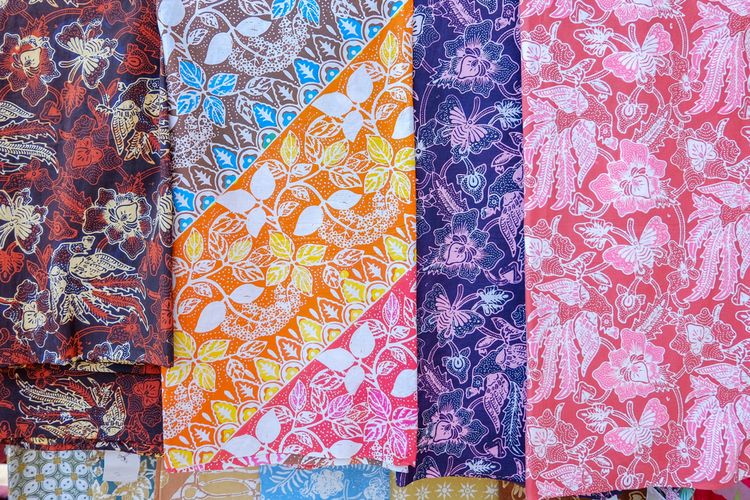 oleh-oleh, Pekalongan, 5 Tempat Beli Batik di Pekalongan untuk Oleh-oleh Mudik, 1. Pasar Setono, 2. Kampung Batik Kauman  , 3. Kampung Batik Pesindon, 4. Kampung Batik Wiradesa, 5. Qonita Batik &amp; Boutique 