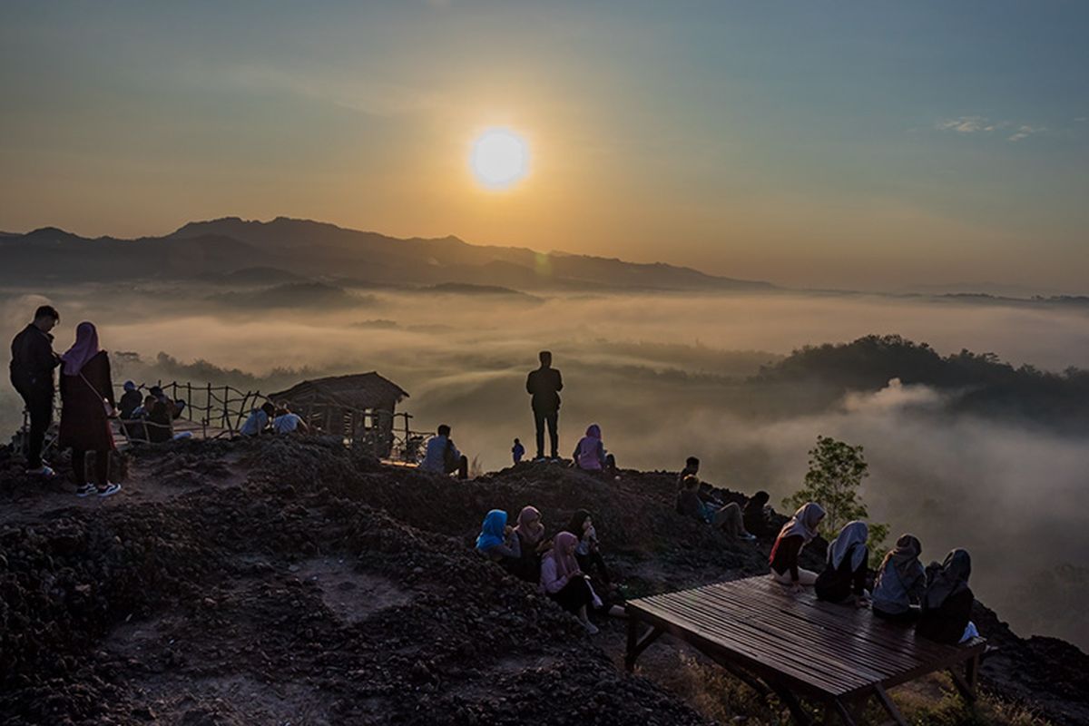Gunung Ireng, Waktu Terbaik Berkunjung ke Gunung Ireng, Spot Sunrise Dekat Kota Yogyakarta