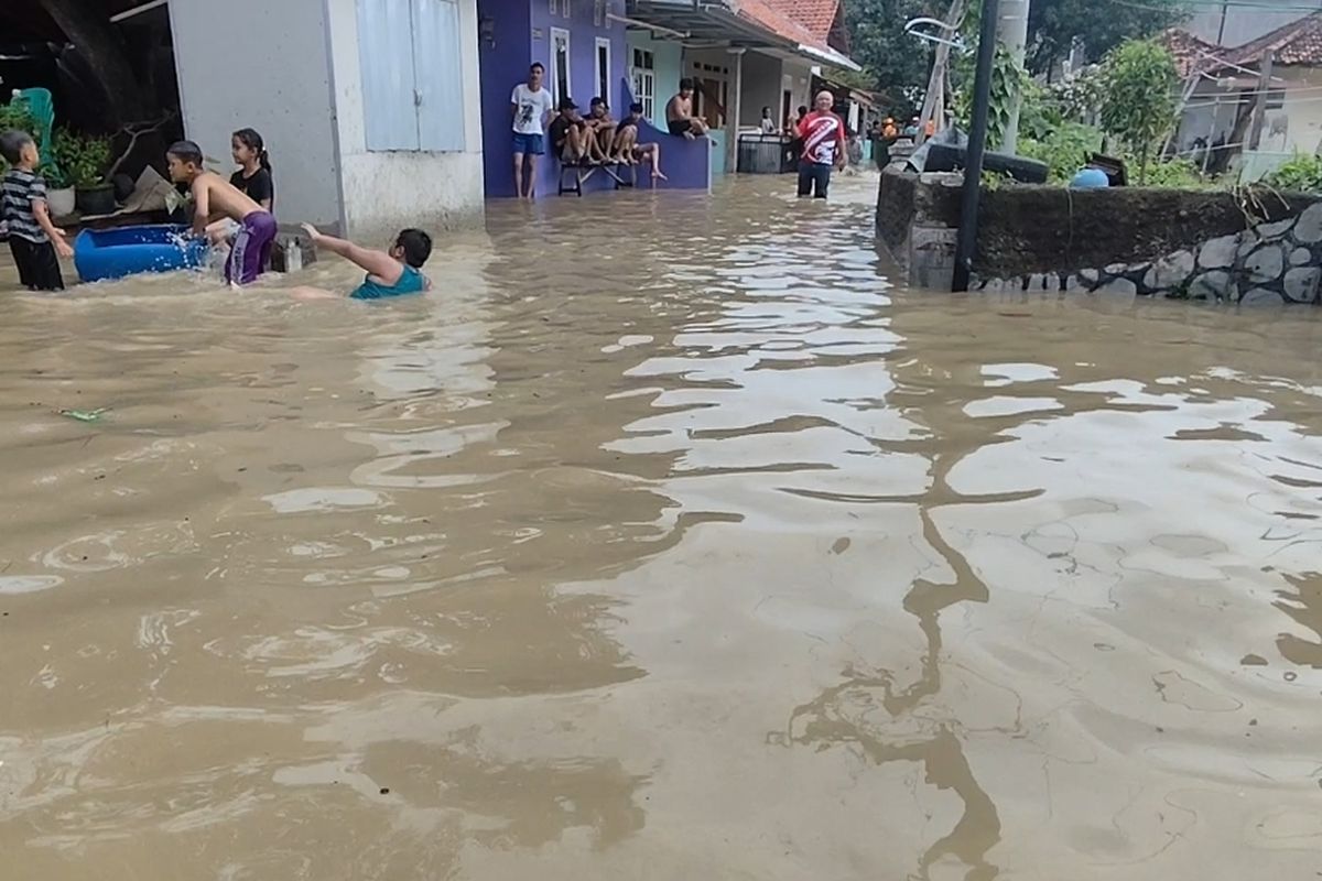 BPBD Kabupaten Cirebon, 3 Kecamatan di Cirebon Banjir Imbas Sungai Cisanggarung Meluap, Rendam 840 Rumah Warga