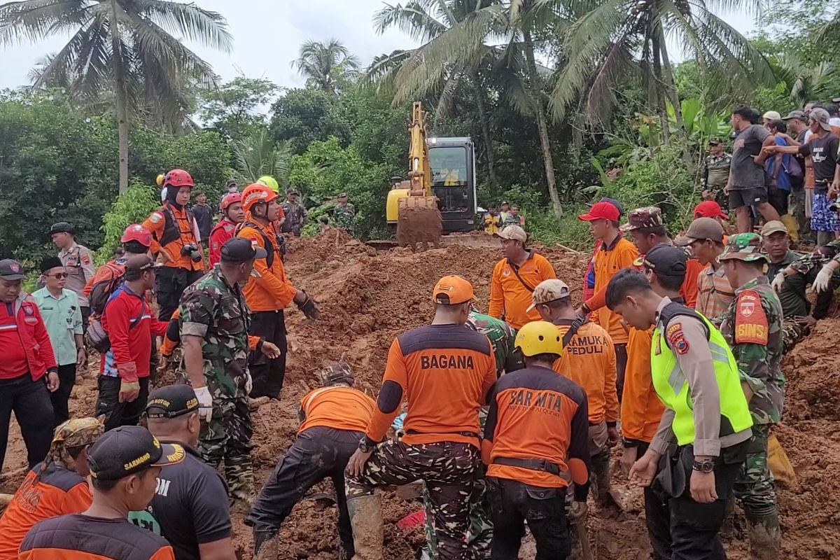 Cibeunying, tanah longsor, Cilacap, tanah longsor cilacap, tanah longsor di cilacap, update tanah longsor di cilacap, tanah longsor di Cibeunying, Update Tanah Longsor Cilacap: 3 Orang Meninggal, 20 Masih Dicari, Relokasi Disiapkan