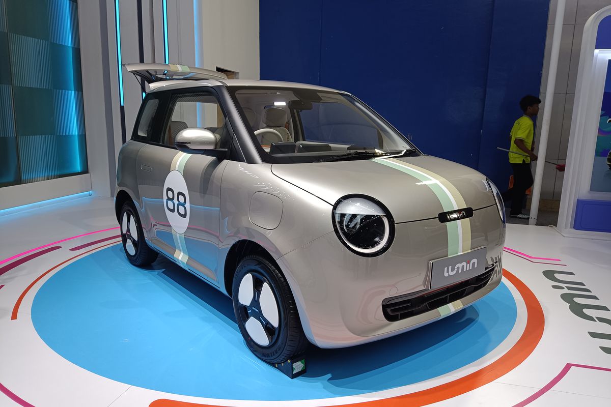 mobil listrik, harga mobil, industri otomotif, kompetisi pasar, Menabuh Genderang Perang Harga Mobil Listrik di GJAW 2025