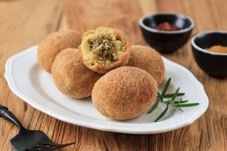 Cukup 3 Bahan Saja! 9 Ide Menu Praktis Untuk Sahur yang Lezat dan Bergizi, 2. Resep tahu kecap, 3. Kroket sosis keju, 4. Tumis brokoli baby potato saus keju, 6. Resep terong balado gurih pedas, 7. Resep sayur bayam sederhana, 8. Resep telur ceplok kecap kuah kental