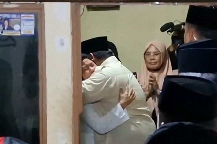 prabowo subianto, Brimob, Prabowo, Rantis Brimob, affan kurniawan, Prabowo Melayat ke Rumah Duka Affan Kurniawan, Usai Tragedi Rantis Brimob