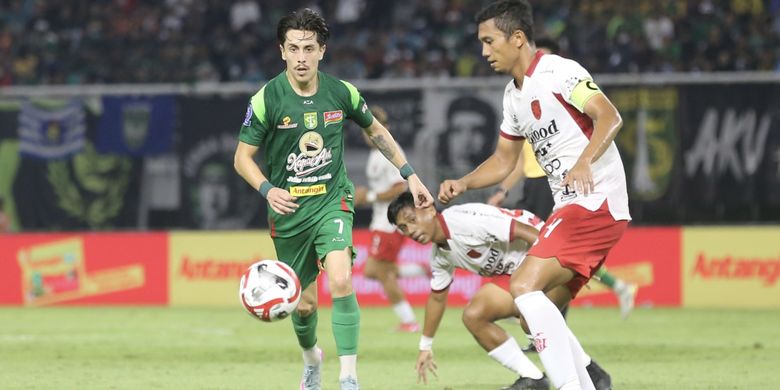 Bali United, Liga Indonesia, Persebaya Surabaya, Irfan Jaya, Persebaya Vs Bali United, Persebaya Surabaya Vs Bali United, Super League, hasil persebaya vs bali united, Bruno Moreira, Persebaya, Francisco Rivera, Gali Freitas, Boris Kopitovic, Risto Mitrevski, Super League 2025-2026, Mihailo Perovic, Hasil Persebaya Vs Bali United 5-2: Gali Freitas Tutup Hujan 7 Gol