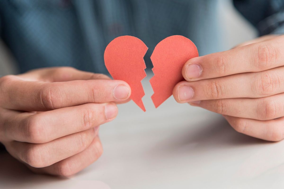 sifat zodiak saat patah hati, zodiak yang mudah patah hati, cara menghadapi patah hati sesuai zodiak, sikap zodiak saat patah hati, Sikap Setiap Zodiak Saat Menghadapi Patah Hati, Taurus Susah Move On, 1. Aries, 2. Taurus, 3. Gemini, 4. Cancer, 6. Virgo, 7. Libra, 8. Scorpio, 9. Sagitarius, 10. Capricorn, 11. Aquarius, 12. Pisces