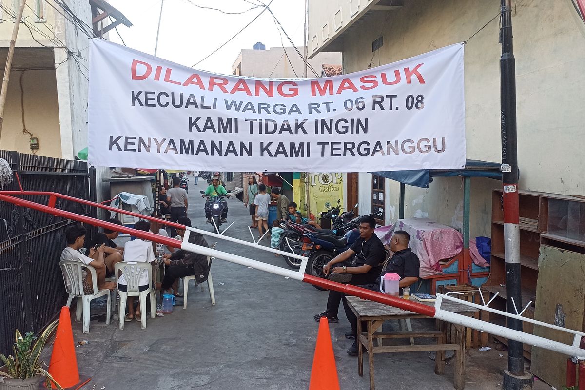 anggota dpr, Ahmad Sahroni, rumah sahroni, rumah sahroni dijarah, penjarahan rumah ahmad sahroni, 32 Barang Ahmad Sahroni yang Dijarah Warga Dikembalikan ke Keluarga, Sertifikat Tanah Ikut Dikembalikan, Apresiasi Sikap Warga, Keluarga Sahroni Tak Akan Tempuh Jalur Hukum, Latar Belakang Penjarahan di Rumah Sahroni