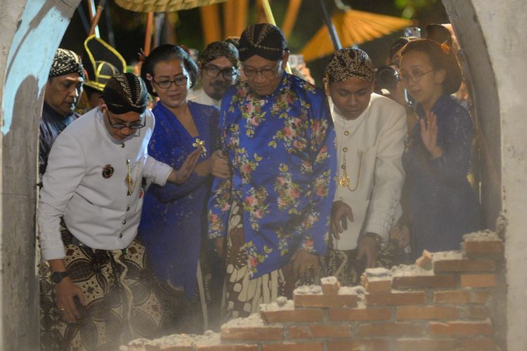 yogyakarta, sultan HB X, Sultan, Sultan Hamengku Buwono X, sirene tot tot wuk wuk, Kesederhanaan Sultan HB X, Tak Pernah Minta Pengawalan dan Pilih Nyetir Sendiri, Tidak Ingin Diperlakukan Istimewa, Mengemudi Sendiri, Tradisi yang Tak Pernah Hilang, Klarifikasi soal Rombongan Pejabat, Simbol Kepemimpinan yang Membumi, Pemimpin yang Tidak Minta Didahulukan