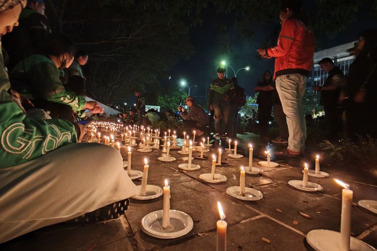 aksi demonstrasi, pembelajaran jarak jauh, sekolah tatap muka, Aksi demo ojol, pjj di jakarta, PJJ di Bandung, pjj di surabaya, Saat Sekolah di Jakarta, Bandung, Surabaya, dan Sekitarnya Terapkan PJJ Mulai Hari ini..., Siswa diminta tidak keluar rumah, Kriteria pembelajaran tatap muka, Khusus di Malang, Ekspresi bentuk kekecewaan masyarakat