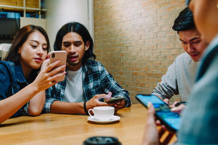 IQ tinggi, kecerdasan tinggi, kemampuan intelektual, Orang cerdas, 11 Sikap yang Diam-diam Bikin Orang Cerdas Cepat, 1. Obrolan terasa terlalu dangkal, 2. Sulit menerima ide baru, 3. Lebih mengutamakan emosi dibanding logika, 4. Terlalu mengikuti standar lingkungan, 5. Kemampuan komunikasi yang buruk, 6. Kurang rasa ingin tahu, 7. Hanya memikirkan jangka pendek, 8. Sering membuat drama yang tidak perlu, 9. Percaya diri berlebihan tanpa kemampuan nyata, 10. Suka mencari alasan, 11. Tidak menghargai orang lain