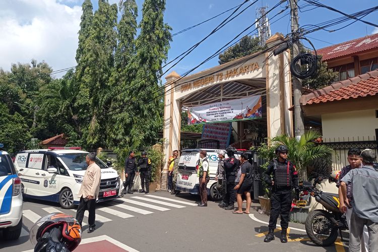 Polda Metro Jaya, SMAN 72 Jakarta, ledakan di SMAN 72 Jakarta, Ledakan di SMAN 72 Kelapa Gading, sman 72 jakarta, ledakan di SMAN 72 Jakarta Utara, ledakan di sekolah Jakarta, Polda Metro Jaya Ungkap Dugaan Motif Pelaku Ledakan Bom di Masjid SMAN 72 Jakarta, Polisi Ungkap Dorongan Emosional di Balik Aksi Pelaku, Proses Penegakan Hukum Perhatikan Hak Anak, KPAI Pastikan Pendampingan Hukum untuk Pelaku, KPAI Dorong Penguatan Sekolah Ramah Anak dan Kesehatan Mental