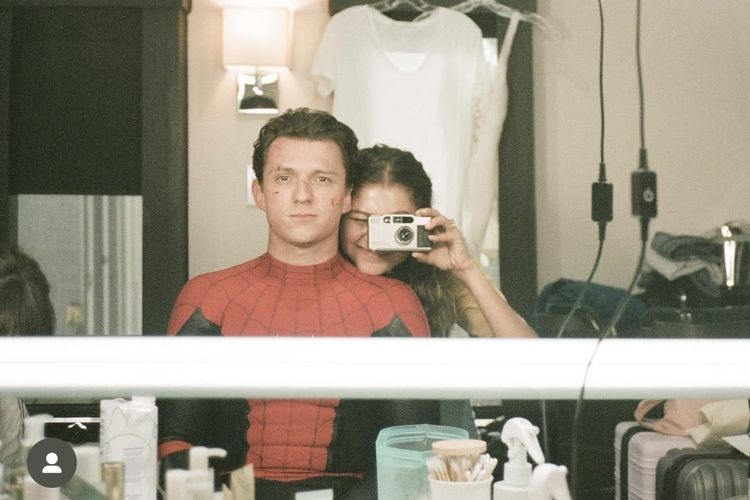 Zendaya, Tom Holland dan Zendaya Dikabarkan Menikah, Stylist Bocorkan Faktanya, Pernyataan Law Roach di Karpet Merah, Spekulasi yang sudah muncul sejak pertunangan, Hubungan yang tumbuh sejak Spider-Man, Tantangan privasi di tengah sorotan publik