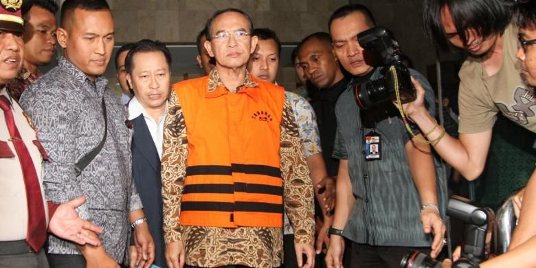 Menteri Agama, Gus Yaqut Jadi Tersangka, Ini Deretan Menteri Agama yang Pernah Terseret Kasus Korupsi Haji, Mengapa Kasus Kuota Haji Kembali Menyeret Menteri Agama?, Bagaimana Kasus Korupsi Said Agil Husin al Munawar?, Bagaimana Perkara Suryadharma Ali Diproses Hukum?, Bagaimana Perkembangan Terbaru Kasus Yaqut Cholil Qoumas?