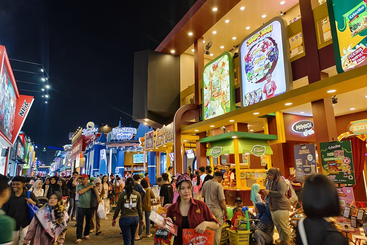 Jakarta Fair, Pekan Raya Jakarta, JIExpo Kemayoran, Sejarah PRJ, Pesta Meriah di Hari Ulang Tahun Jakarta, Sejarah PRJ, Berawal dari Tradisi Pasar Malam di Gambir, Gagasan Ali Sadikin dan Lahirnya Djakarta Fair, Perjalanan Djakarta Fair Menuju Jakarta Fair Kemayoran, Jakarta Fair 2025: Mendukung Inovasi dan Karya Bangsa