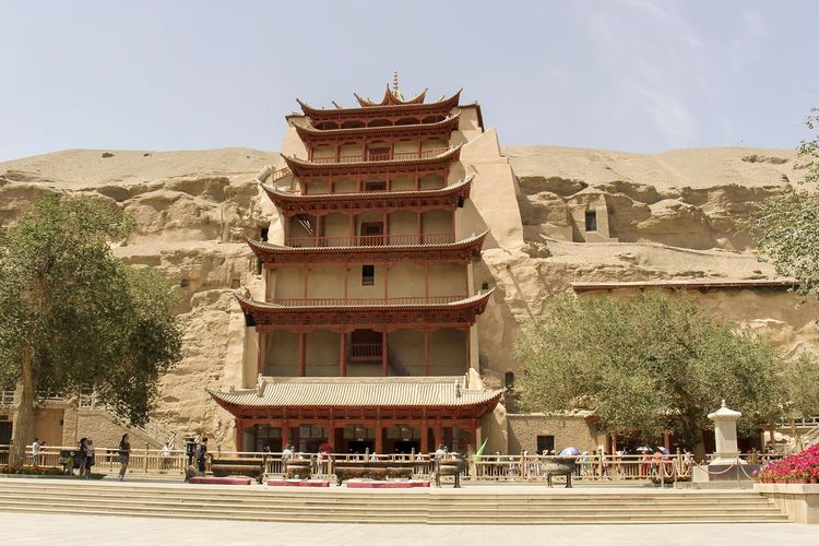 Asia, Hidden Gems Asia: 8 Situs UNESCO yang Layak Dikunjungi Sekali Seumur Hidup, 1. Rani Ki Vav, India, 2. Gua Mogao, China, 3. Sambor Prei Kuk, Kamboja, 4. Kompleks Hutan Kaeng Krachan, Thailand, 5. Fujian Tulou, China, 6. Hiraizumi, Jepang, 7. Benteng Namhansanseong, Korea Selatan, 8. Sarazm, Tajikistan