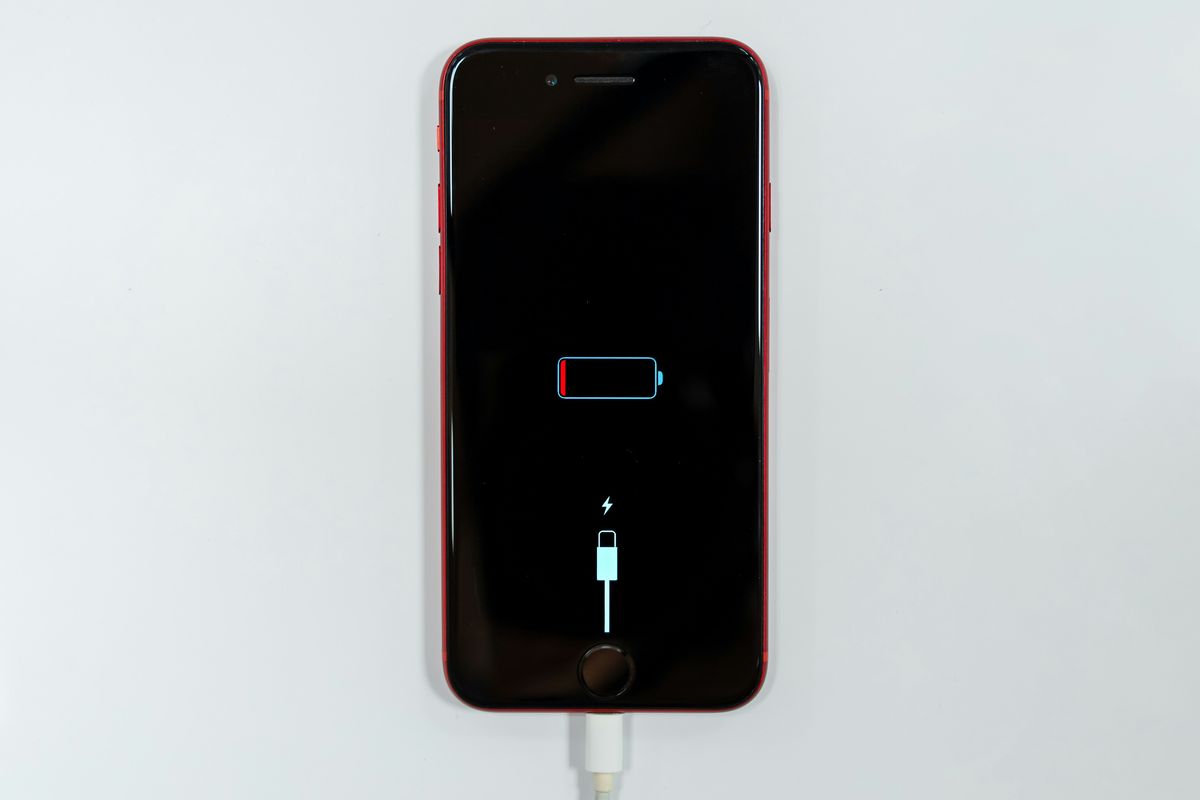 iPhone, kesehatan baterai iPhone, battery health, penyebab kesehatan baterai iPhone turun drastis, Belum Setahun Dipakai Battery Health iPhone Turun Drastis, Ini Penyebabnya, 1. Membiarkan iPhone terpapar langsung sinar matahari, 2. Meninggalkan iPhone di mobil, 3. Memakai case saat cas iPhone, 4. Cas sambil bermain iPhone, 5. Membiarkan iPhone dicas lebih dari 80 persen saat intens dipakai