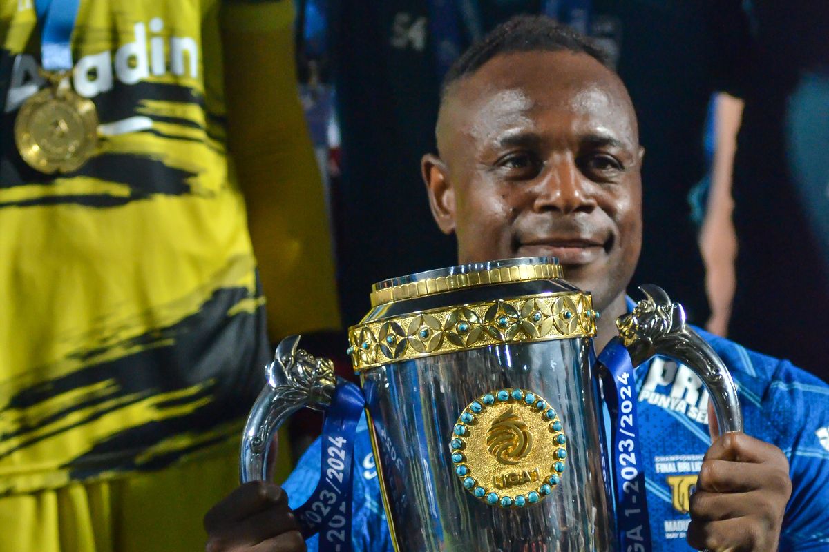 Liga 1 2024-2025, Victor Igbonefo, Persib, Bojan Hodak, Persita Tangerang, Persis Solo, Persib Bandung, Musim Terakhir Victor Igbonefo Berbaju Persib Bandung