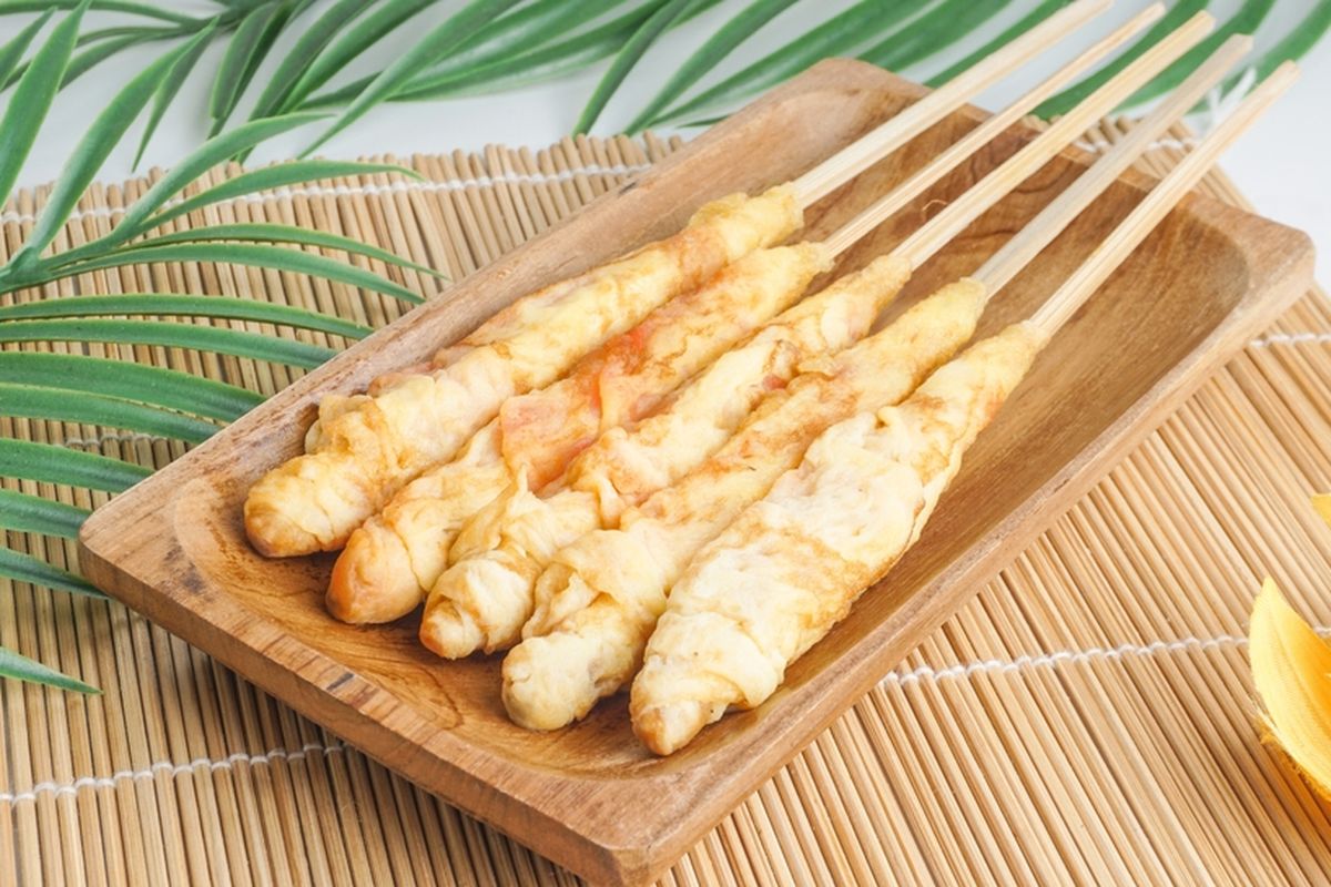 telur gulung, Cara bikin telur gulung, cara bikin telur gulung anti gagal, telur gulung enak, Tips Sukses Bikin Telur Gulung Ala Abang-abang, Dijamin Anti Gagal, 1. Gunakan telur dan air tanpa campuran tepung, 2. Gunakan botol kecil atau sendok sayur untuk menuang adonan, 3. Minyak harus panas, tetapi api jangan terlalu besar, 4. Teknik menggoreng yang tepat