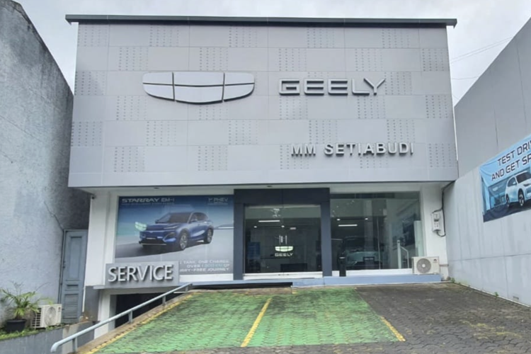 Geely, diler, kendaraan elektrifikasi, Geely Auto Indonesia, Awali 2026, Geely Resmikan Tiga Diler Sekaligus