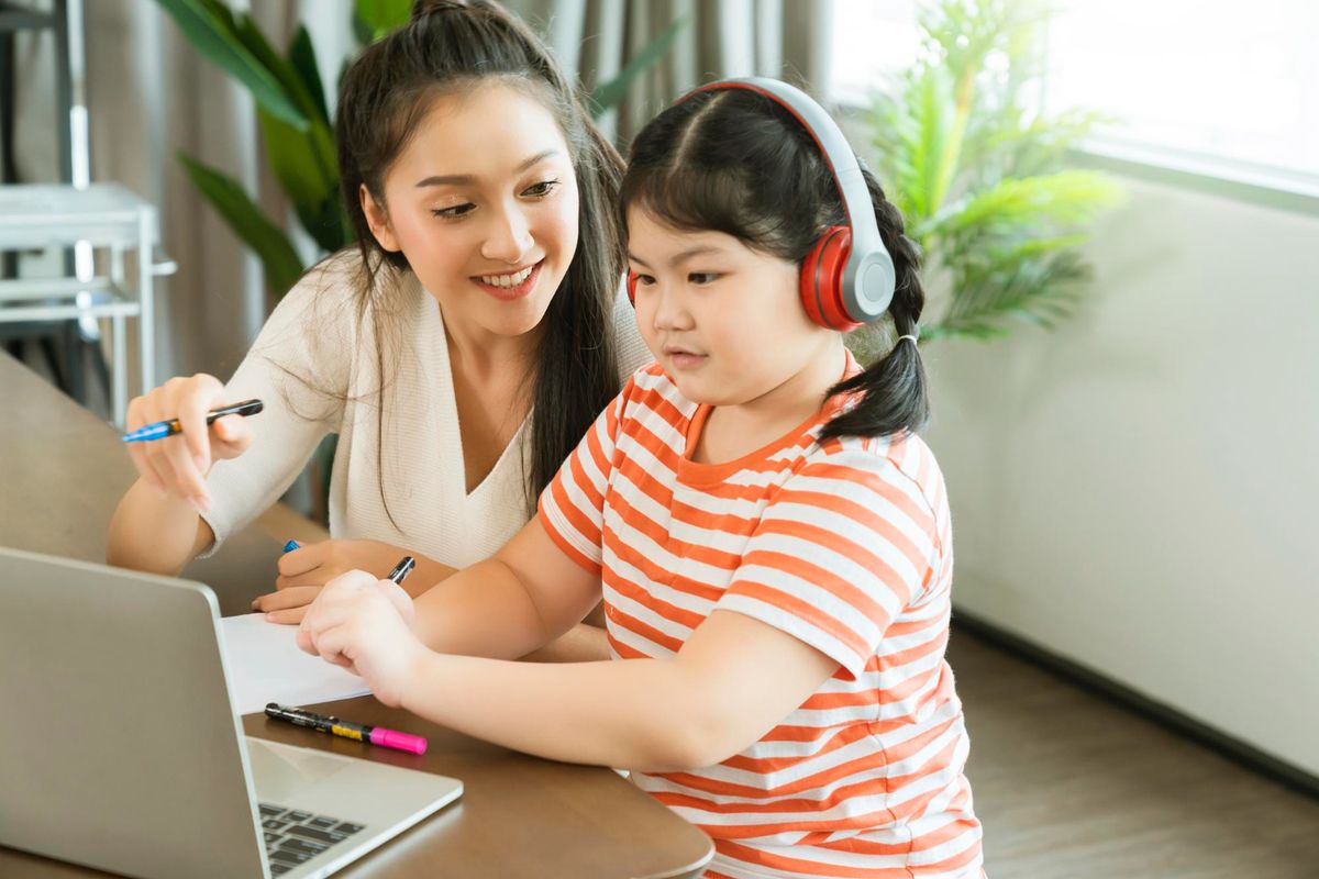 Online learning, cara mengatasi stres, belajar di rumah, cara mengelola emosi, pjj anak sekolah, mendampingi anak belajar di rumah, anak pjj, anak online learning, stres anak belajar di rumah, stres anak PJJ, orangtua stres, Anak PJJ akibat Situasi Negara Tak Kondusif, Ini Cara Atasi Stres untuk Orangtua