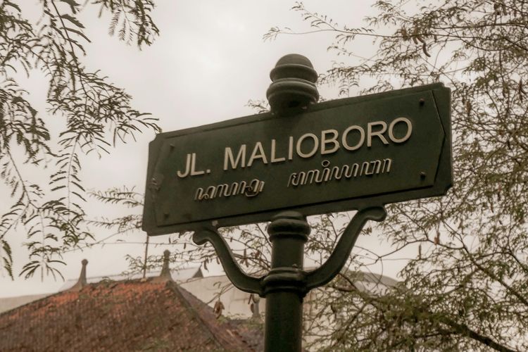 Yogyakarta, Malioboro, Sejarah dan Asal-usul Nama Malioboro, Benarkah dari Gelar Jenderal Inggris?, Proyeksi Kunjungan Wisatawan Malioboro, Menilik Sejarah Malioboro, dari Jalan Kerajaan, Asal-usul Nama Malioboro: Inggris atau Sanskerta?, Makna Filosofis Sangkan Paraning Dumadi