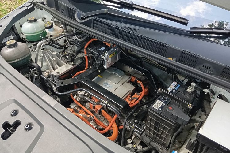 MPV listrik, Wuling Darion EV, desain futuristis, performa dan efisiensi, Wuling Cortez Darion EV vs Aletra L8: Pilih Mana?, Dua Pilihan Penggerak, Desain Futuristis , Interior dan Fitur, Performa dan Jarak Tempuh , Kesimpulan