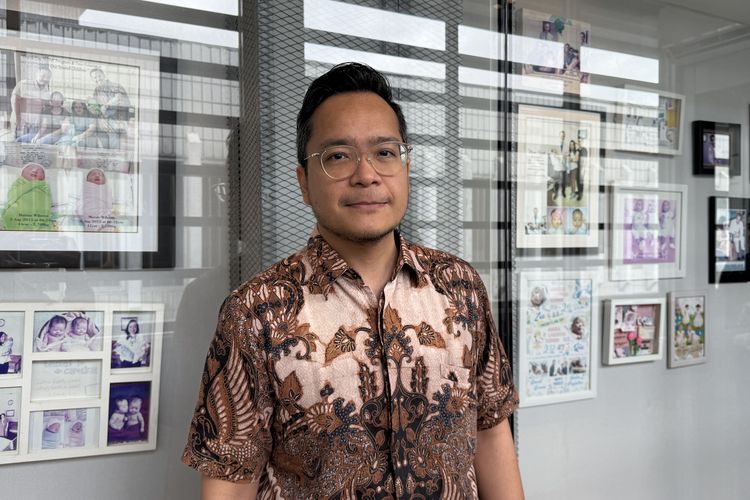 9 Hal yang Perlu Diperhatikan Ibu Hamil sejak Trimester Pertama, 1. Penuhi nutrisi penting sejak trimester pertama, 2. Atur pola makan di trimester pertama , 3. Hindari makanan mentah, rokok, dan alkohol, 4. Istirahat cukup dan olahraga ringan , 5. Lakukan skrining kehamilan sesuai trimester, 6. Perhatikan kesehatan gigi di trimester kedua, 7. Waspadai tekanan darah dan risiko preeklamsia, 8. Perhatikan gerakan janin di trimester ketiga, 9. Kenali tanda-tanda persalinan