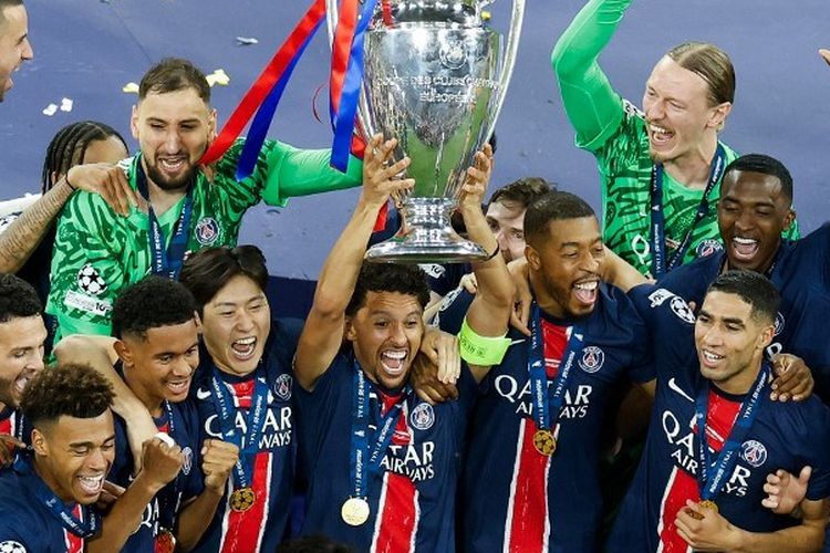 10 Pesepak Bola dengan Piala Terbanyak di Dunia, Cristiano Ronaldo Peringkat Sembilan, 10. Andres Iniesta, 9. Cristiano Ronaldo, 8. Gerard Pique, 7. David Alaba, 6. Sergio Busquets, 4. Marquinhos, 4. Hossam Ashour, 3. Hossam Hassan, 2. Dani Alves, 1. Lionel Messi