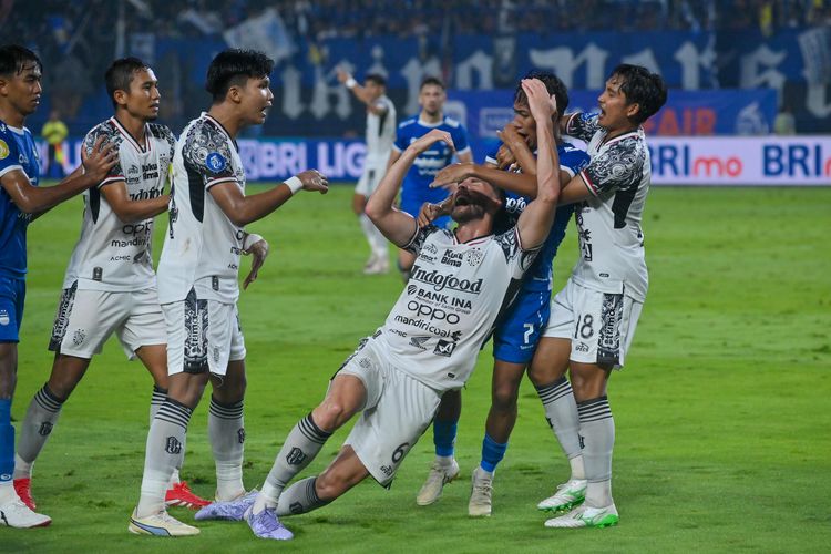 Persib, Bali United, Persib Bandung, Liga 1 2024-2025, Berita Foto, Persib Bandung vs Bali United, BERITA FOTO Pertunjukan Karakter Juara Persib Bandung Saat Kalahkan Bali United