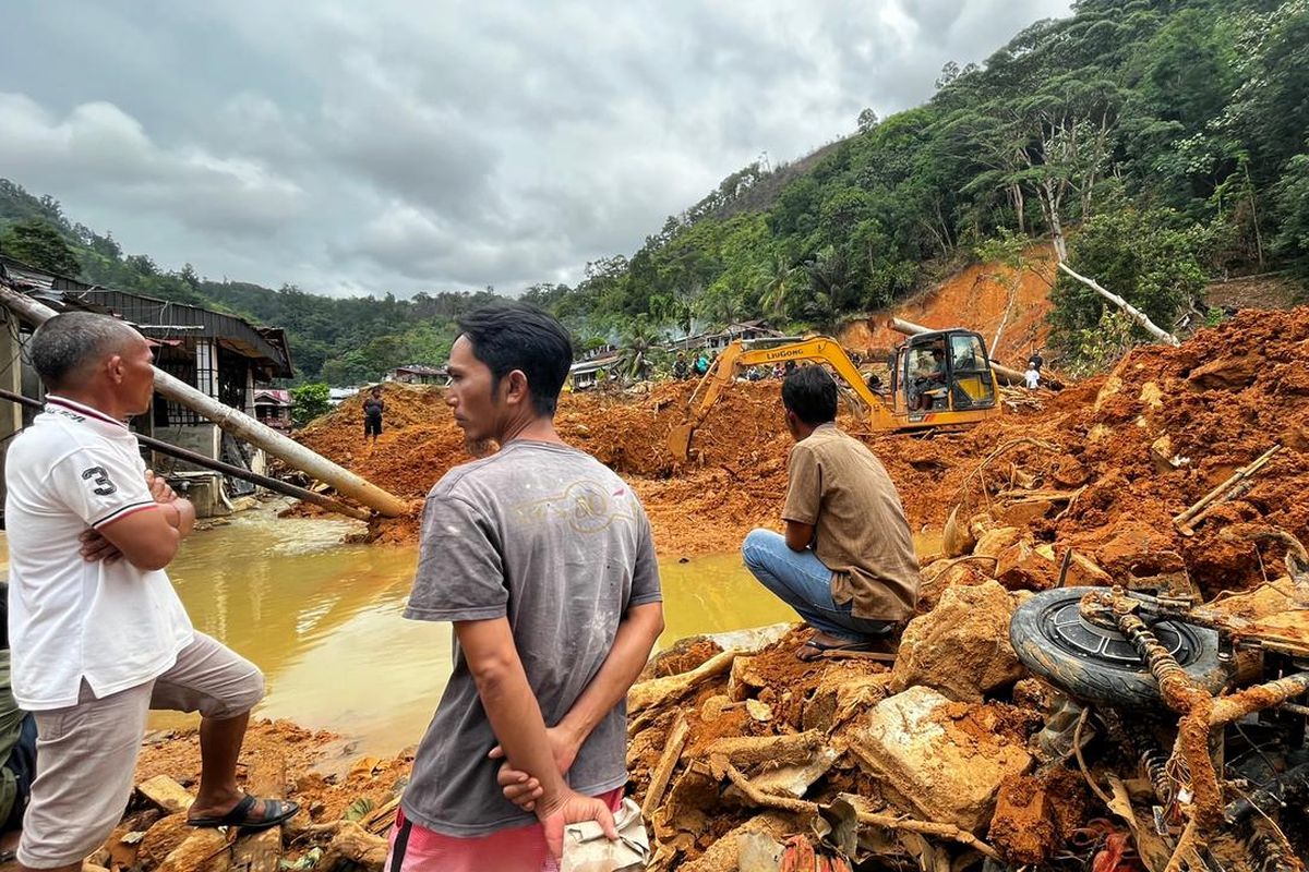 Sibolga, banjir sibolga, korban banjir sibolga, banjir sumatera, banjir sumatera 2025, banjir sibolga 2025, Bintang Lubis Masih Menunggu Jasad Keponakan yang Hilang 15 Hari Usai Longsor di Sibolga