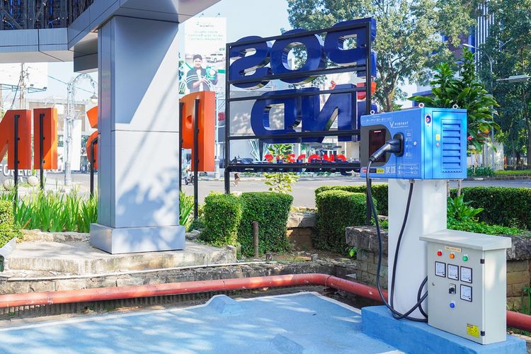 Home Charging, mobil listrik, pengalaman Diva, biaya pengisian daya, Setahun Pakai Home Charging: Pengalaman Konsumen di Jakarta