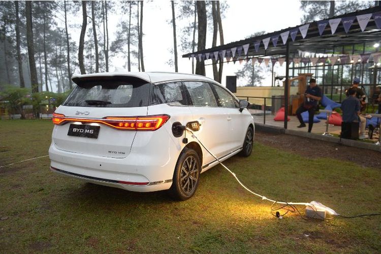 NJKB, BYD M6, NJKB BYD M6 DM Lebih Murah dari Versi EV, Harga Diprediksi Mulai Rp 320 Jutaan
