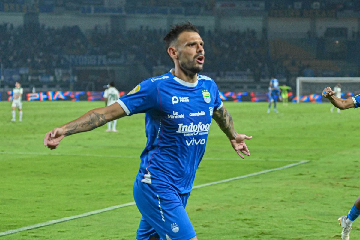 Persib, Liga 1 2024-2025, Malut United, Persebaya Surabaya, Persib Bandung, Tyronne del Pino, Bojan Hodak, Malut United vs Persib Bandung, Kata Tyronne Jelang Persib Amankan Gelar Juara Liga 1