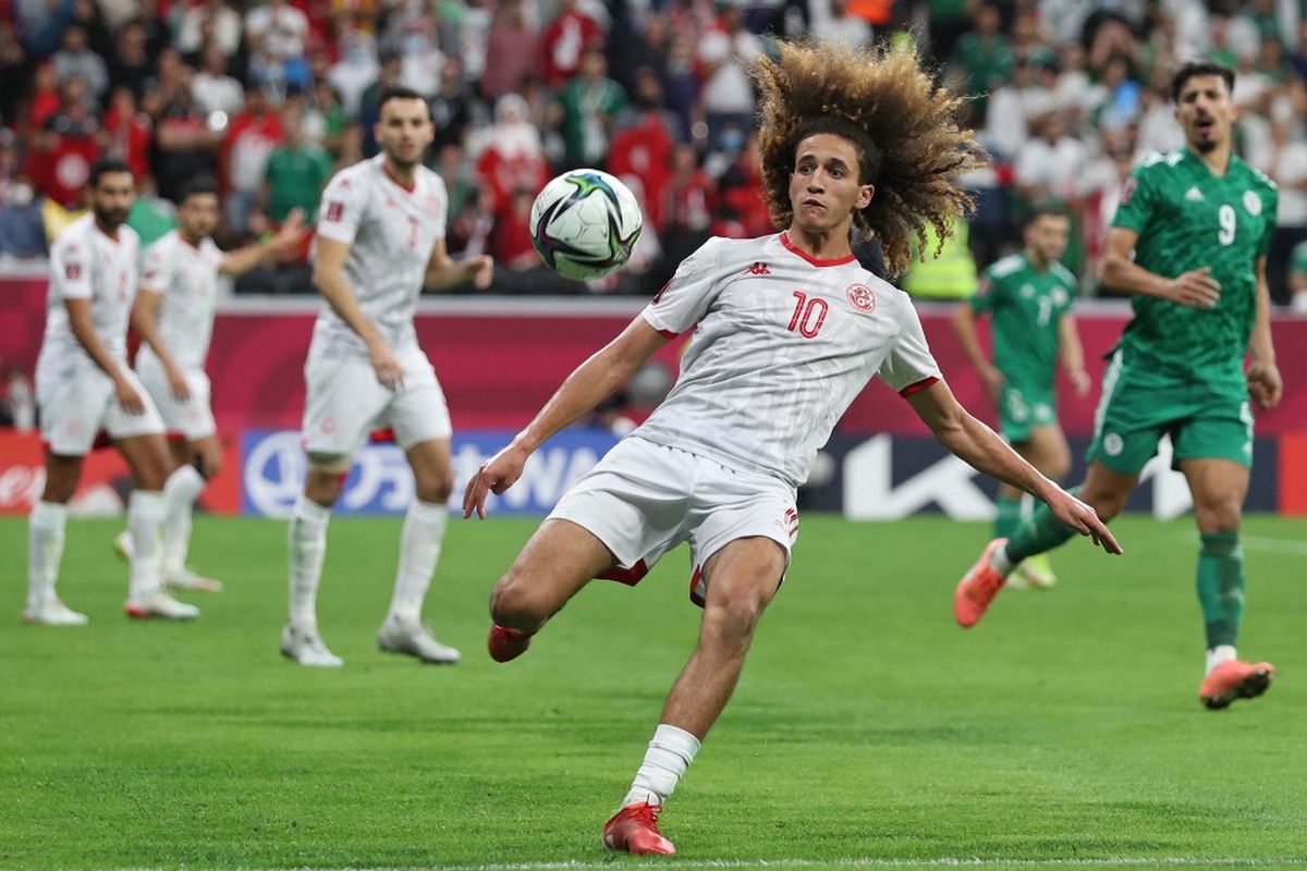 Leeds United, Burnley, Hannibal Mejbri, Liga Inggris, Burnley vs Leeds United, Eks Pemain Man United Dilaporkan ke Polisi Akibat Meludahi Fans