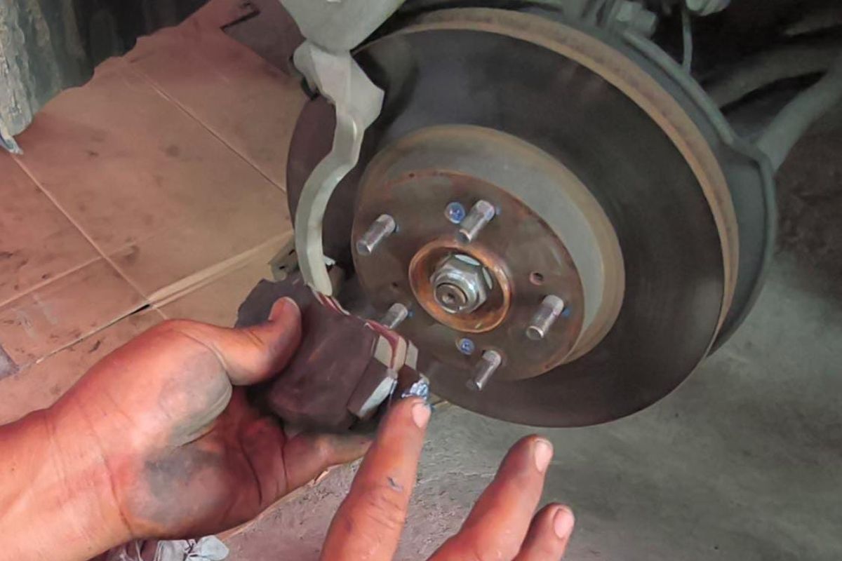 kampas rem, cakram rem, Bendix Indonesia, Rachmat Dwinata, Mengapa Kampas Rem Aftermarket Bisa Merusak Cakram Mobil
