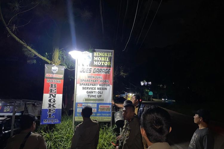 penertiban baliho, Usai Disorot Presiden Prabowo, Pemkab Bogor Tertibkan Baliho Reklame dan Atribut Semrawut