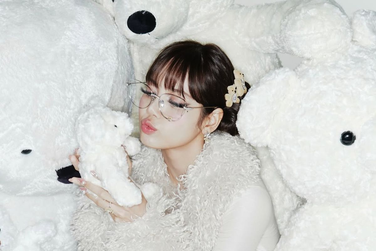 BLACKPINK, Lisa BLACKPINK Rayakan Ulang Tahun ke-29, Tampil Gemas dengan Gaya Unik