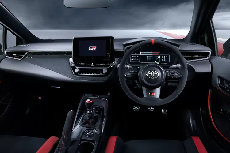 Toyota, Toyota GRMN Corolla Meluncur, Varian Paling Buas, Aerodinamika dari Mobil Balap, Suspensi dan Sistem AWD Disempurnakan, Torsi Naik, Interior Fokus untuk Pengemudi
