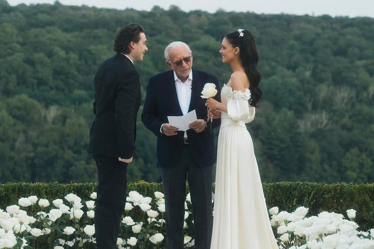 Nicola Peltz, Victoria Beckham, David Beckham, Brooklyn Beckham Beberkan Alasan Menjauh, Tuding Orangtua Rusak Hubungannya, Tuduhan terkait gaun pengantin dan tarian pertama, Isu hak nama dan tekanan bisnis, Penolakan untuk berdamai dan dampak psikologis, Kehidupan sehat tanpa pengaruh keluarga