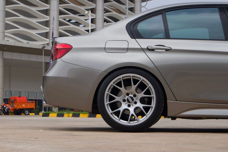 kelebihan BMW, Pengalaman Pemilik BMW 320i F30: Apakah Nyaman & Irit?