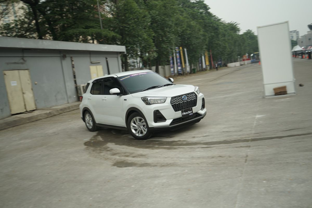 Daihatsu Rocky, SUV ringkas, suzuki fronx, BYD Atto 1, Perbandingan Mobil Baru Rp 200 Jutaan: Fronx, Rocky Hybrid dan Atto 1