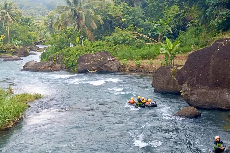 KEBUMEN, Kebumen, wisata kebumen jawa tengah, wisata Kebumen, Nyantai Asyik di Sendang Dalem River Tubing, Wisata Adrenalin Favorit Kebumen