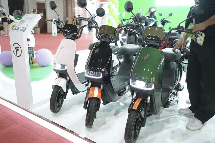 Kendala Penggunaan, Motor Listrik, motor listrik, keamanan motor listrik, Keamanan Motor Listrik, infrastruktur kendaraan listrik, kendala penggunaan, Kendala Motor Listrik di Indonesia: Apa Saja Hambatannya?, Kendala Penggunaan Motor Listrik di Indonesia Masih Membayangi, Pengalaman Pengguna Motor Listrik di Jalanan, Kekhawatiran Masyarakat Terhadap Keamanan Motor Listrik, Perbandingan dengan Kendaraan Konvensional