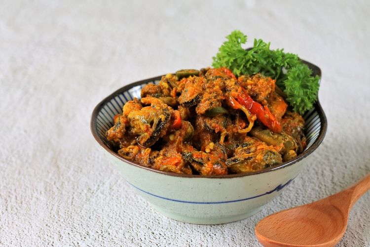 Seafood, seafood, resep seafood rumahan, kuliner khas Jawa Timur, seafood Jawa Timur, resep kepiting kluwek, cumi masak petis, masakan laut Nusantara, makanan khas pesisir timur Jawa, 10 Resep Seafood Khas Jawa Timur, dari Kepiting Kluwek hingga Cumi Petis yang Bikin Ketagihan, 1. Asem-Asem Kepiting, 2. Bandeng Isi Telur, 3. Kerang Masak Bening, 4. Jukok Paes Kembung, 5. Kepiting Masak Kluwek, 6. Pepes Udang Kelapa, 7. Kari Pedas Rajungan, 8. Pepes Ikan Tongkol, 9. Pindang Kepala Tenggiri, 10. Cumi Masak Petis